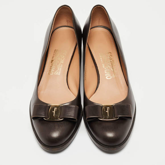 Salvatore Ferragamo Brown Leather Vara Bow Pumps - Picture 4 of 10